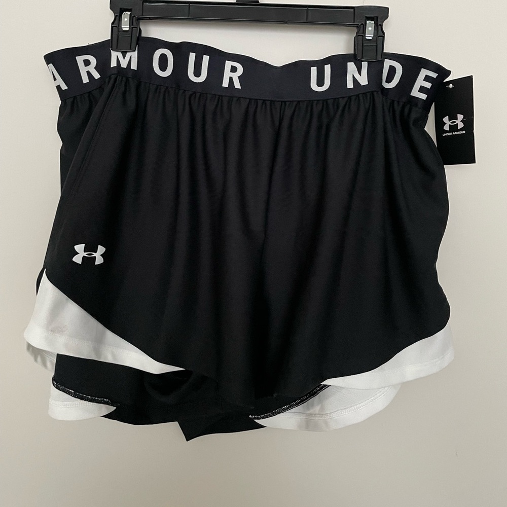 Under Armour Women's Play Up Athletic Shorts in Black and White Size 1X